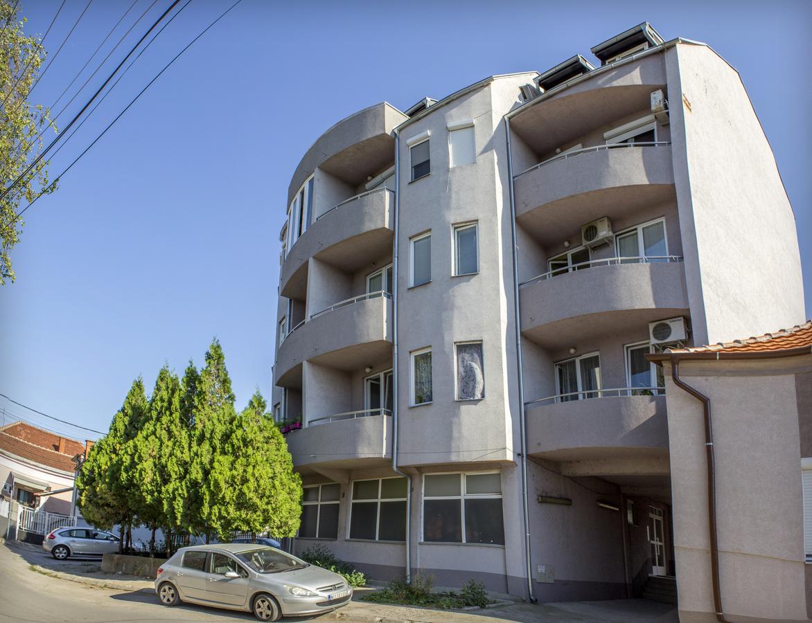 Anthony Apartment Nis Bagian luar foto