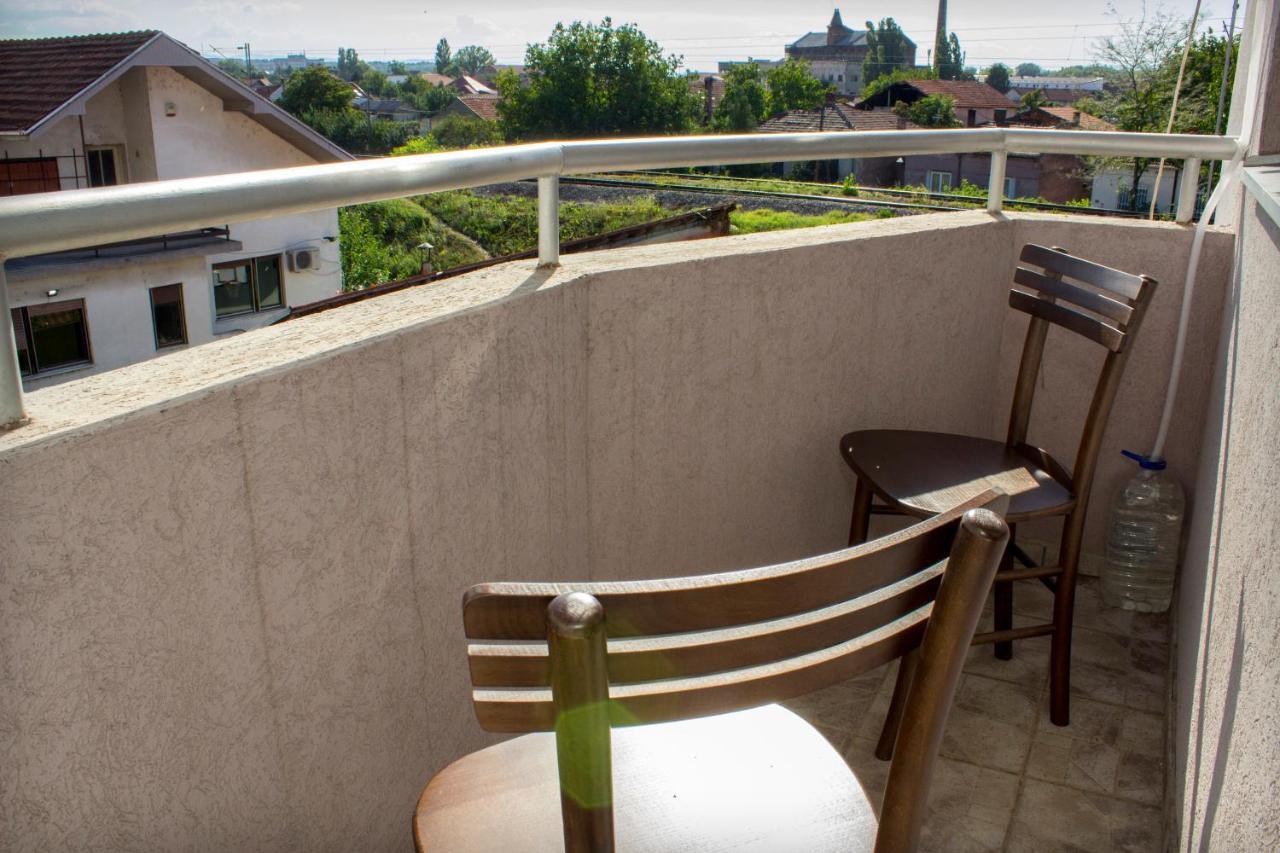 Anthony Apartment Nis Bagian luar foto